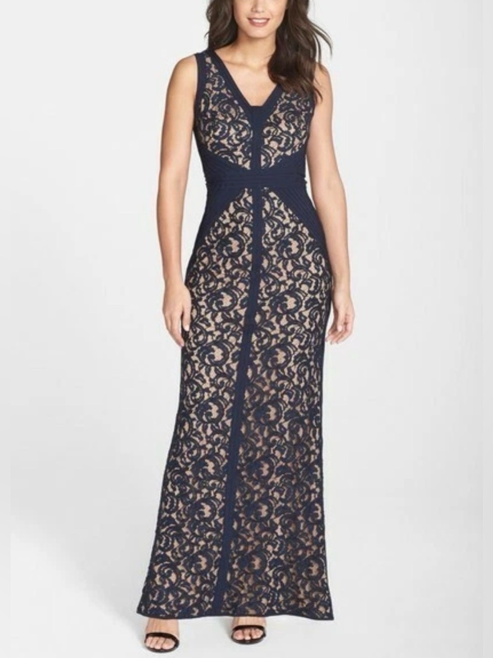 TADASHI SHOJI LACE &  PINTUCK JERSEY GOWN Size 2